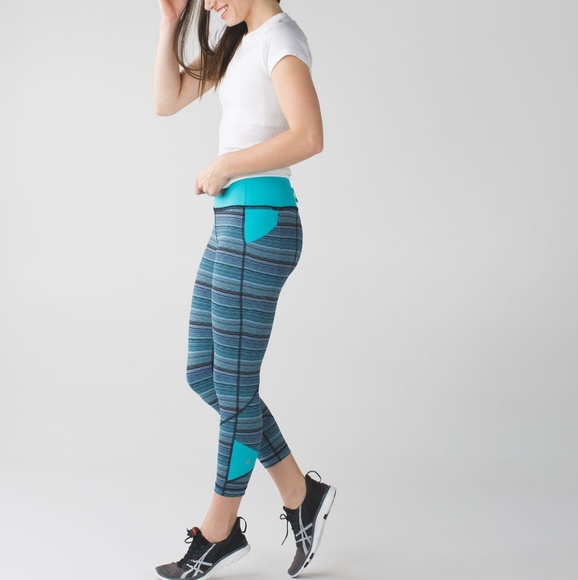 SOLD Lululemon Pace Rival Crop Size 4 - Picture 3 of 5